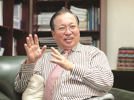Professor Ha Ton Vinh